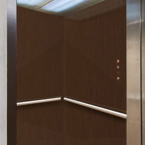 Transparenz im Holz mit Glas verschmolzen